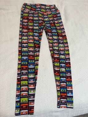 Like new LuLaRoe one size cassette 80’s leggings